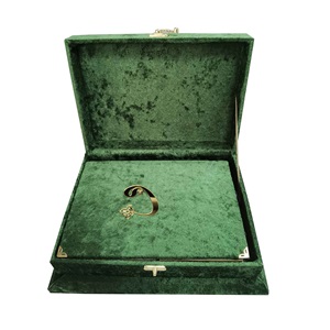 289YEŞİL-MÜHÜRLÜ ORTA BOY SANDIKLI KADİFE KURAN-I KERİM