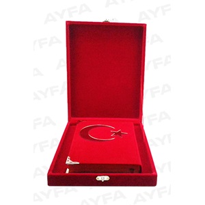 189BAYRAK-MÜHÜRLÜ ORTA BOY PLAKETLİ KADİFE KURAN-I KERİM-AY YILDIZ DESENLİ