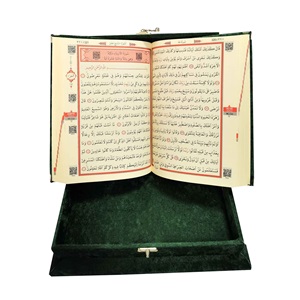 289YEŞİL-MÜHÜRLÜ ORTA BOY SANDIKLI KADİFE KURAN-I KERİM